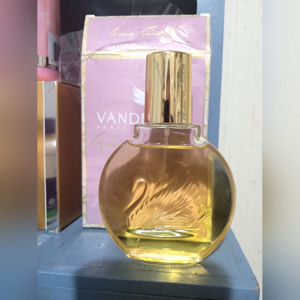 Gloria Vanderbilt 3.38oz perfume